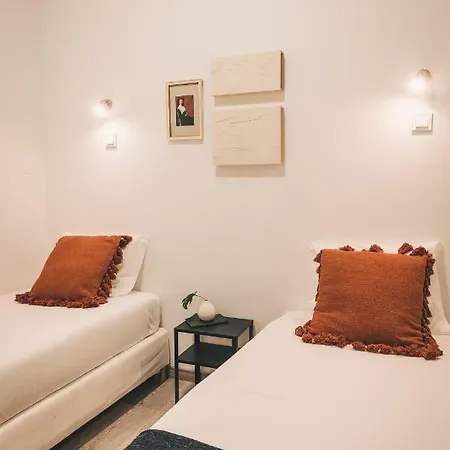 Walk'in Sodre Hostel *